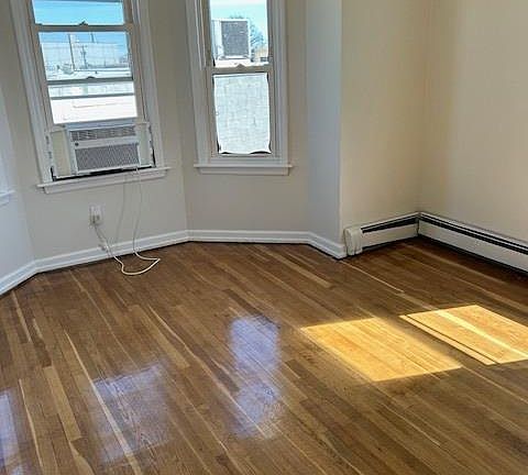 3rd image of 100 Merrick Rd