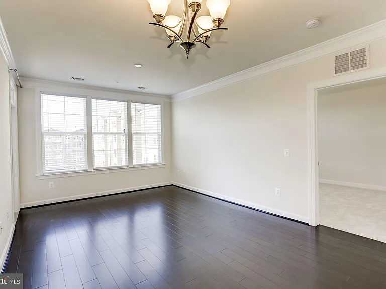 13740 Endeavour Dr #403 — Photo 5