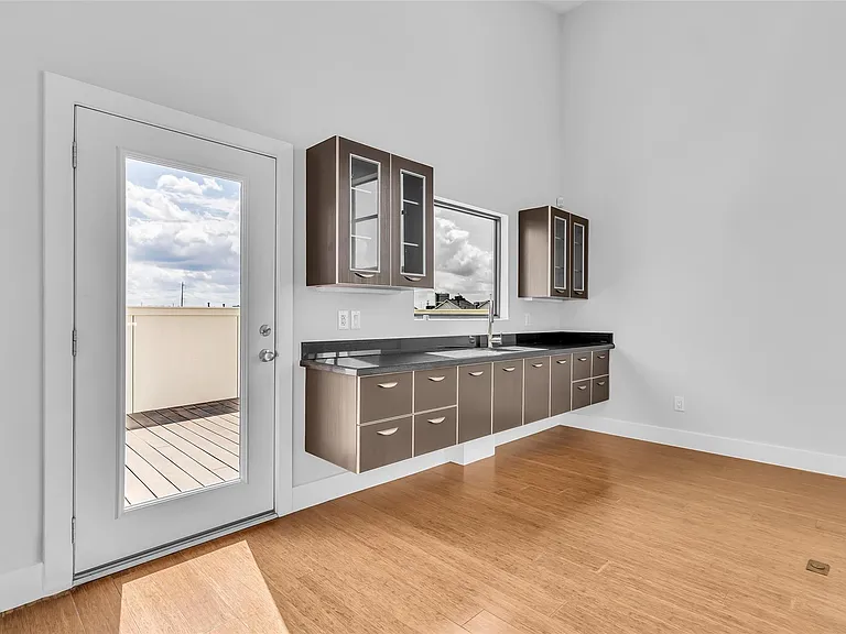 1802 Hickory St — Photo 37