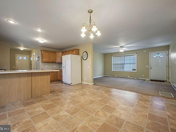 5th image of 51 Karen Pl
