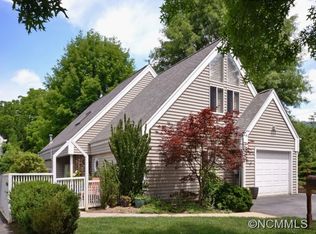 15 Stuart Cir, Asheville, NC 28804