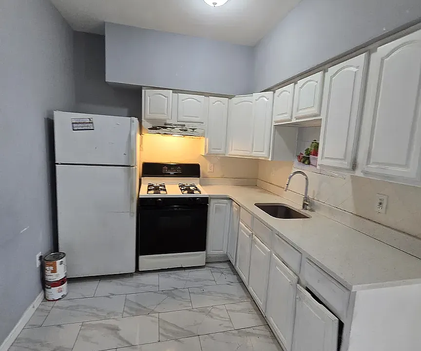 215 3rd St #3B