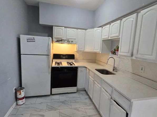 215 3rd St #3B