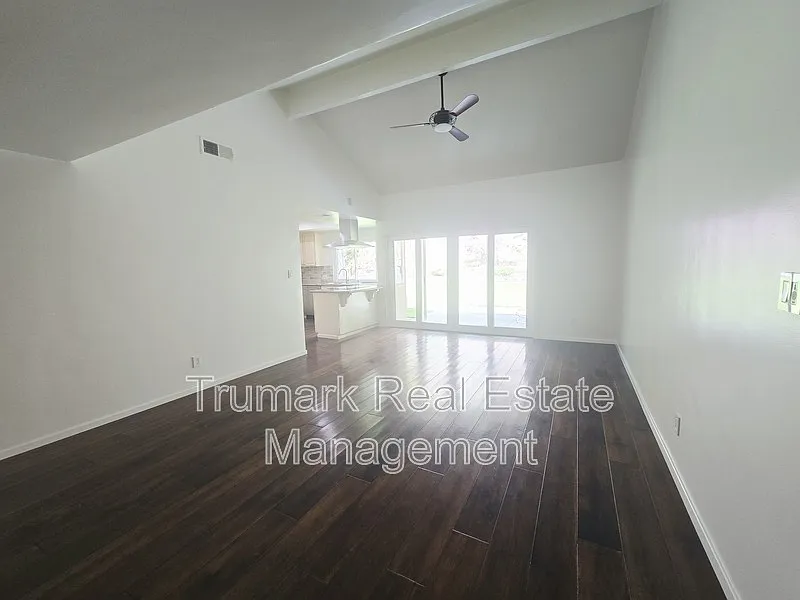 2 bed, 2.0 bath, 1834 sqft, $6,295 — Photo 3