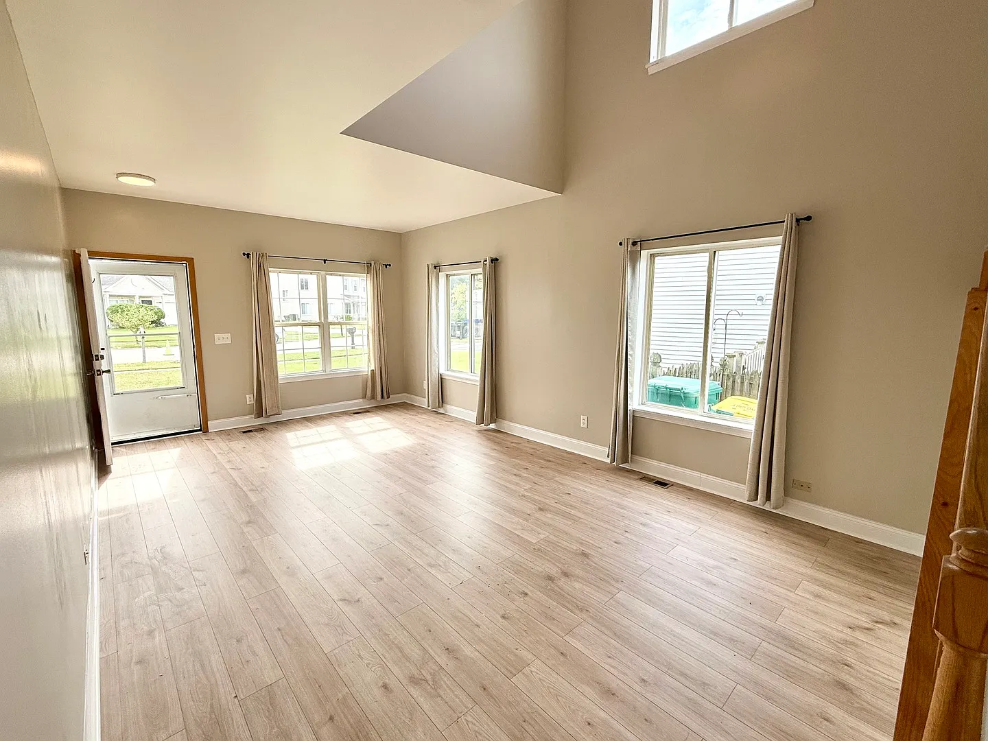 3 bed, 2.5 bath, 1668 sqft, $2,500 — Photo 2