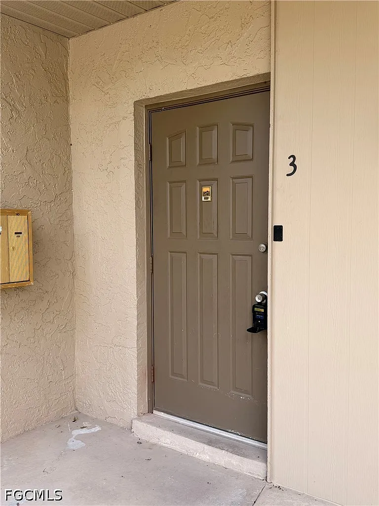 2 bed, 1.0 bath, 741 sqft, $1,200 — Photo 2