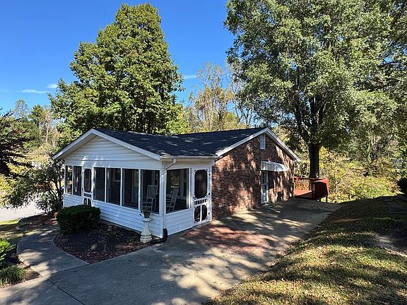 3rd image of 108 Grandin Ct