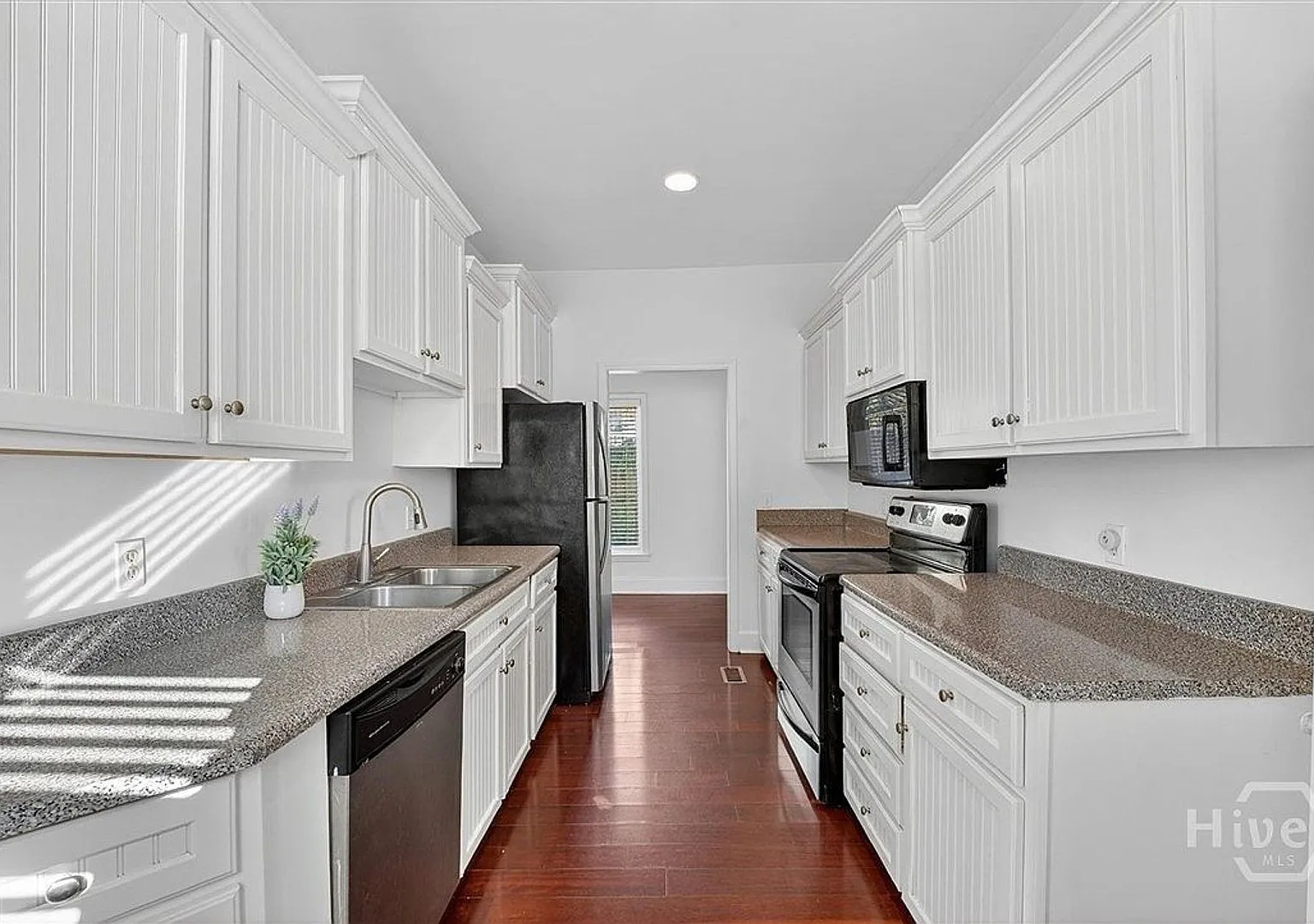 3BR/3BA Downtown Savannah Home | Bath Per Bedroom | Walk to SCAD & Starland | Pet Friendly — Photo 3