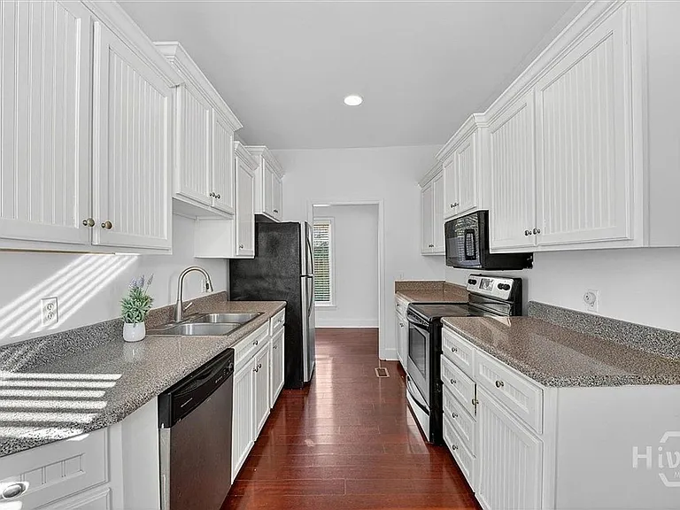 506 E 31st St — Photo 3