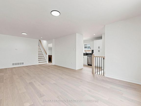 5th image of 20 Harnworth Dr