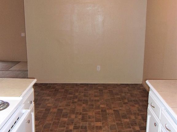 3rd image of 7301 Melrose Ln APT D