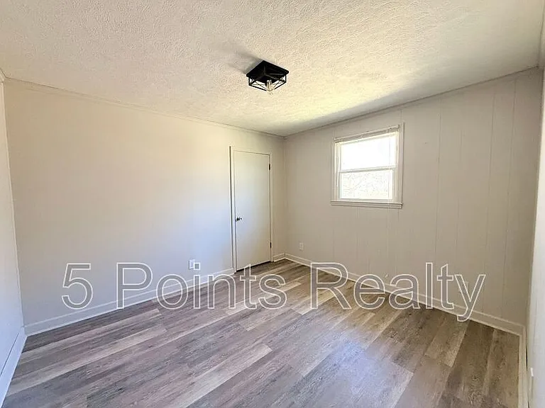 2121 Bracey Cir #B — Photo 12