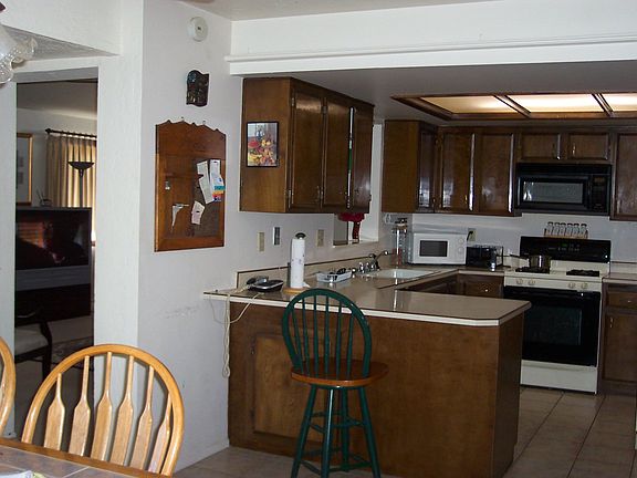 Breakfast Island in kitchen