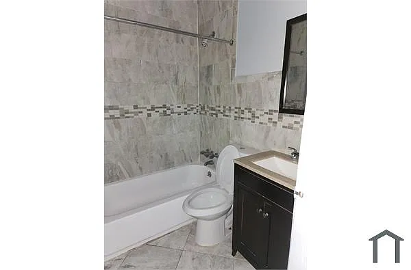 Building Photo - 31 Riverview Pl