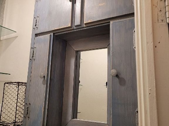 3rd image of 1121 Elm St