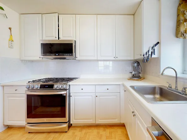 60 Oceana Drive West image 14 of 39