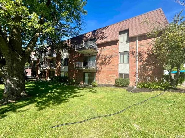 4 Manor Dr #A6, Park View, IA 52748