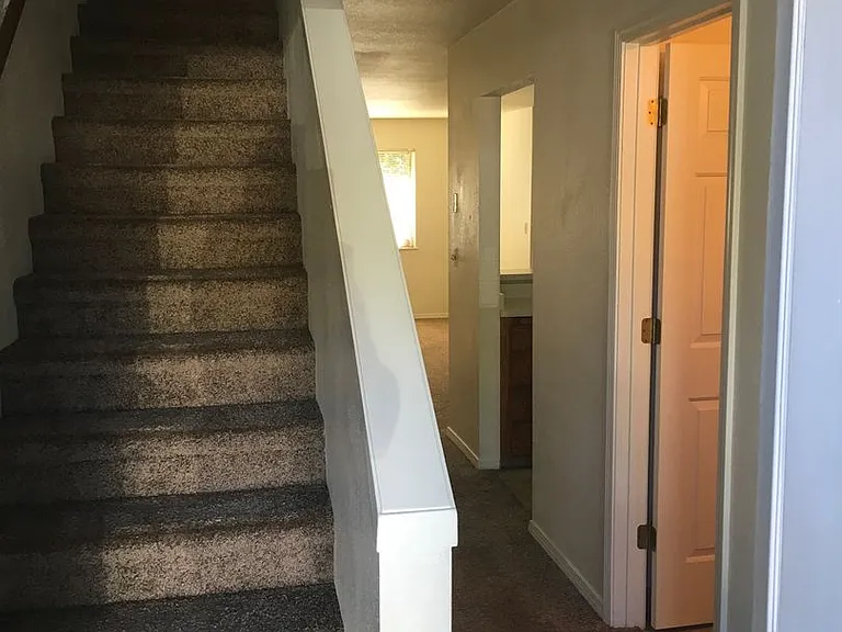 1129 Burton Dr — Photo 2