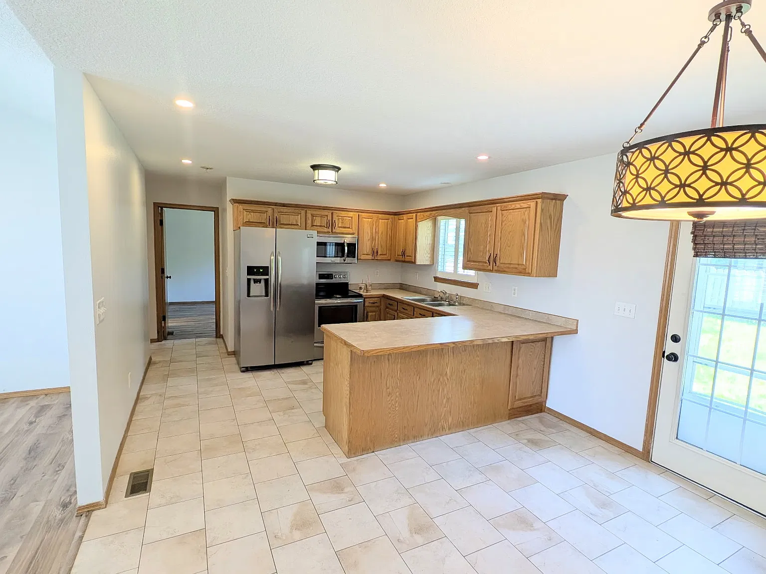3 bed, 1170 sqft, $1,450 — Photo 4
