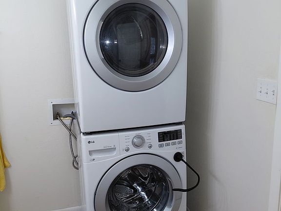 5th image of 342 Meadow Rd APT A