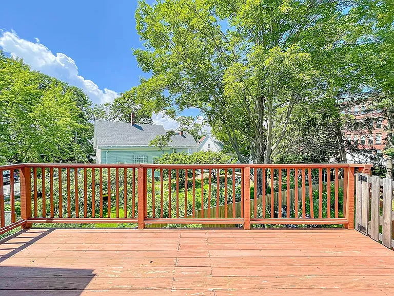 27 Brentwood St #2 — Photo 45