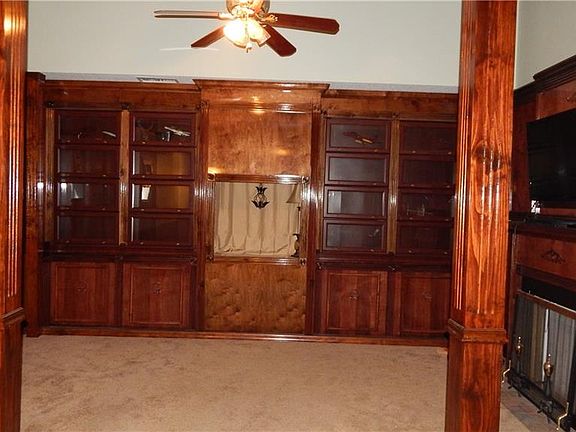 3rd image of 10145 Curley St
