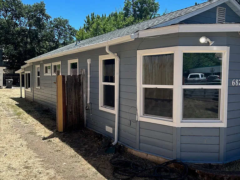 6874 Crump Ave — Photo 2