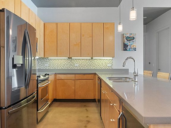 2nd image of 507 Sabine St APT 605