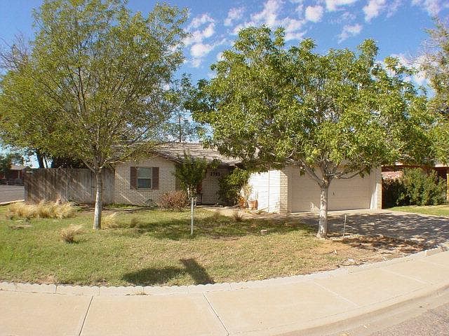 1st image of 2701 Sandalwood Ln