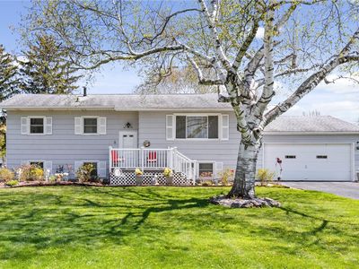 8 W Canon Dr, Rochester, NY, 14624