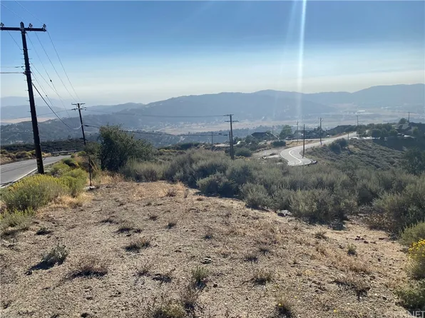 24221 Jacaranda Dr, Tehachapi, CA 93561