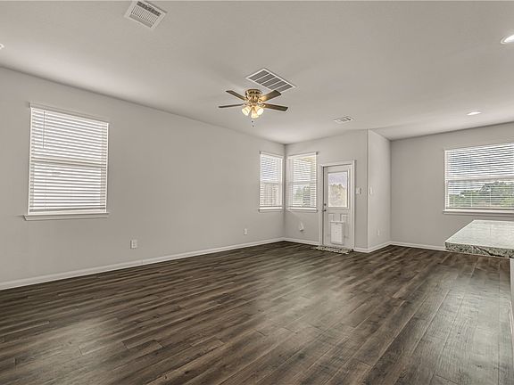 3rd image of 987 Harper Ln