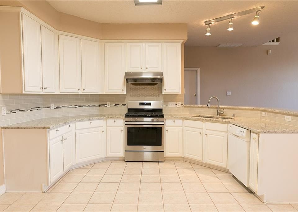 1st image of 1601 Simsbury Dr