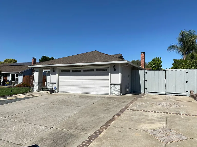 1650 Honeysuckle Rd — Photo 39