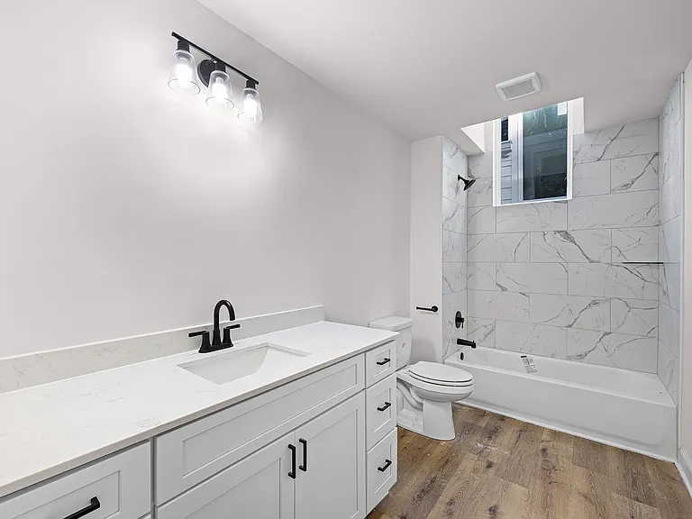 111 Williams St #B — Photo 11
