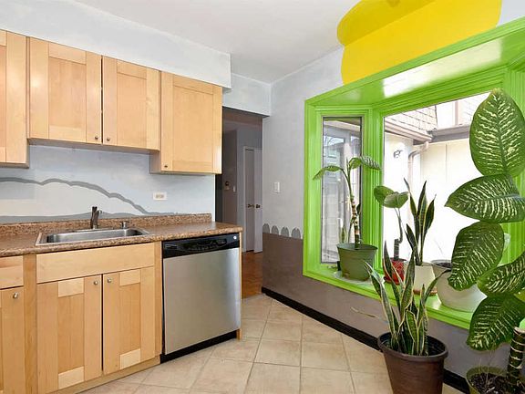 3rd image of 4 Pembrook Dr