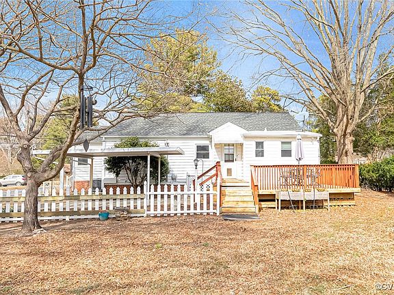 3rd image of 371 Lakeside Dr