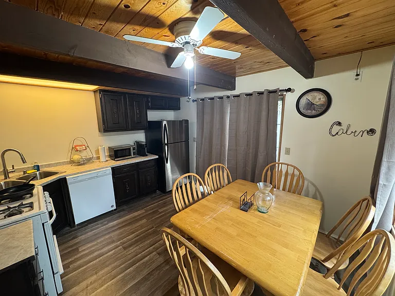 610 Holmes Ln — Photo 4