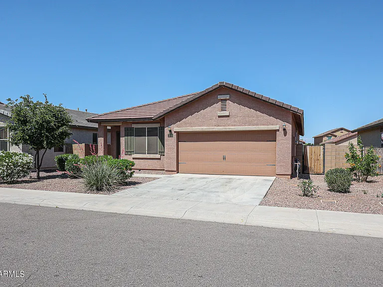 7009 S 78th Dr — Photo 2