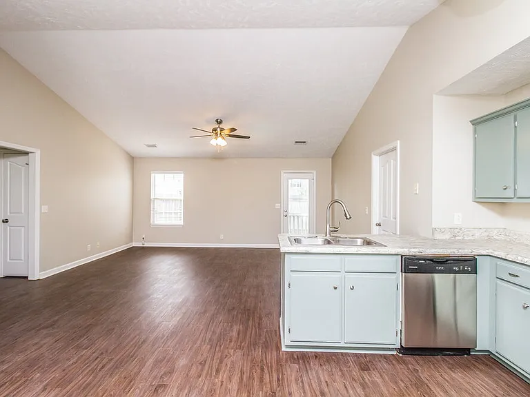 1147 Melvin Dr — Photo 8
