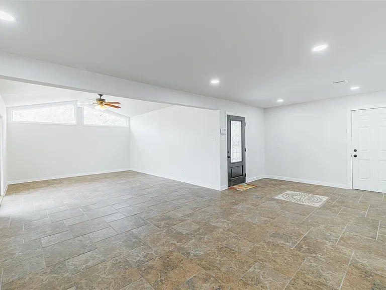 10055 Larston St — Photo 10