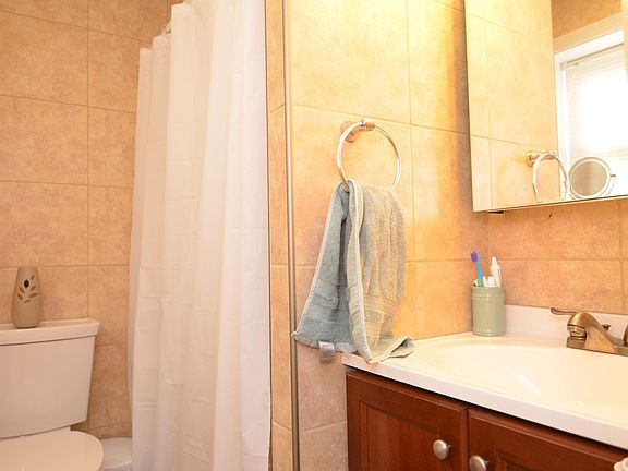 5th image of 33 Oak St #2