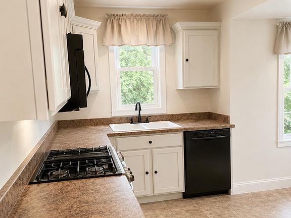 4th image of 6755 Lincoln Way W
