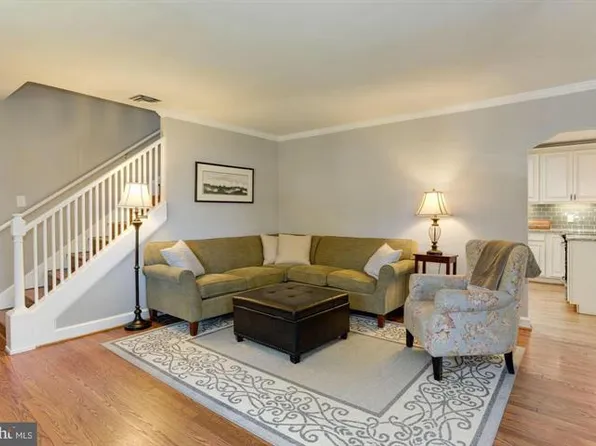 3460 Washington Dr, Falls Church, VA 22041