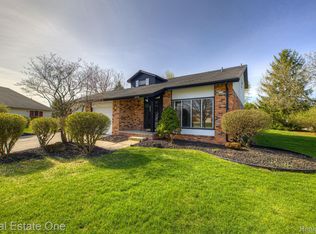 24705 Apple Crest Dr, Novi, MI 48375