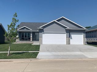 6221 Whitewater Ln, Lincoln, NE 68521