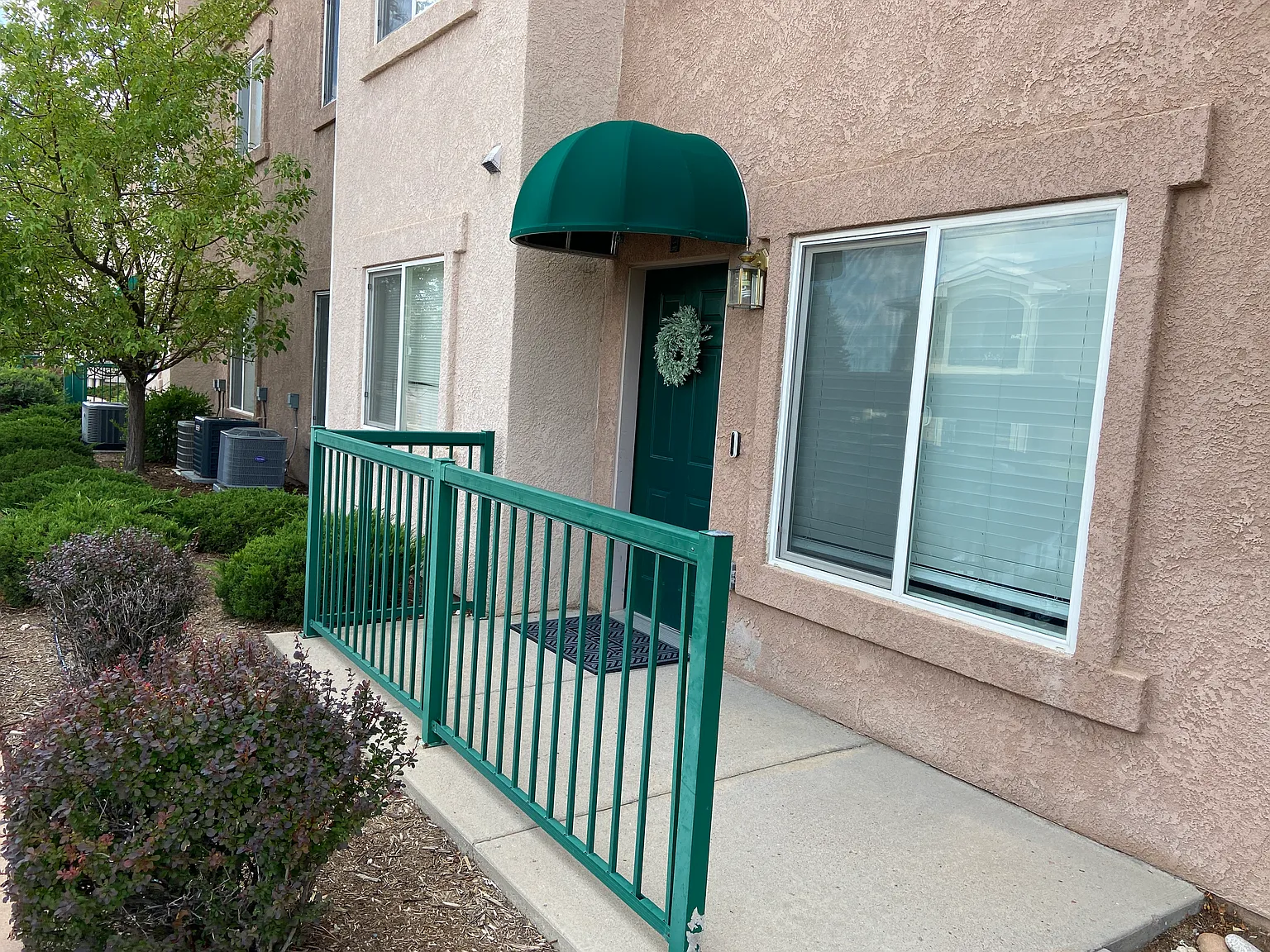 2 bed, 1133 sqft, $1,900 — Photo 2