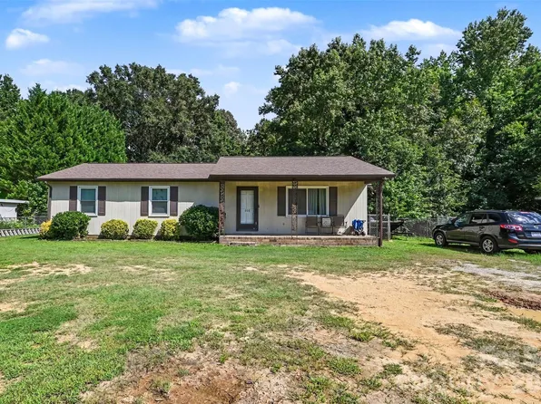 808 E Chestnut St, Stanley, NC 28164