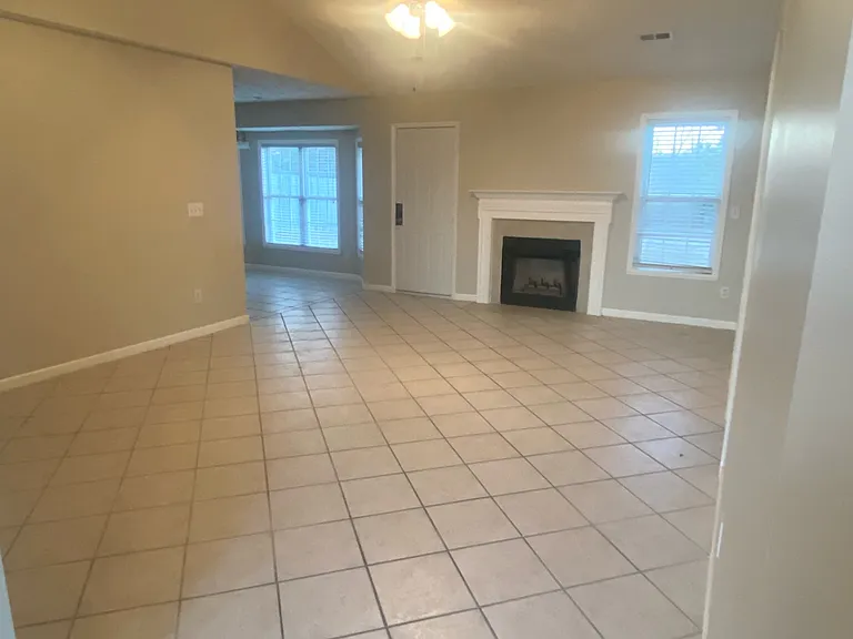 1047 Gatesville Dr — Photo 19