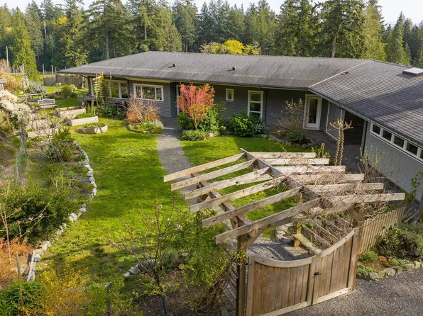 889 Cowan Point Dr, Bowen Island, BC V0N 1G2